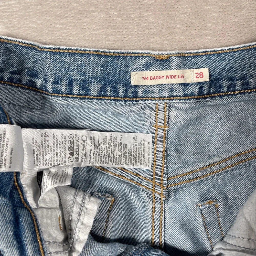 Levi's Women's Jeans '94 Baggy Wide Leg Distressed Denim Light Wash 28 Blue - Picture 2 of 8